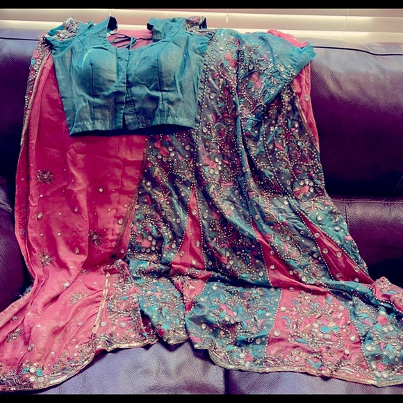 Bridal sequined shimmer georgette embroidered lehenga saree - Picture 1 of 6